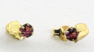 Granaatti korvakorunapit-kultahiput 5mm Lemmenjokikoru Alhonen