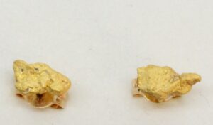 Korvanapit 2kpl kultahippu 6mm Lemmenjoki