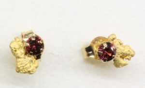 Granaatti korvakorunapit-kultahippu  4ja5mm Lemmenjokikoru