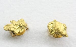 Kultahippu korvanapit noin 6mm  Arctic Gold Lemmenjoki