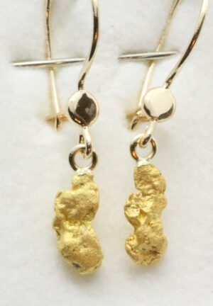 Korvakoruriipukset kultahippu noin 7mm Lemmenjokikoru