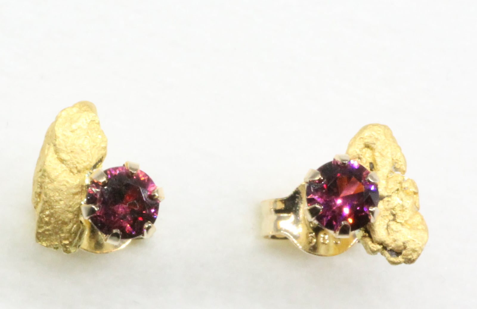 Granaattikorvanapit-kultahippu 6mm Lemmenjokikoru