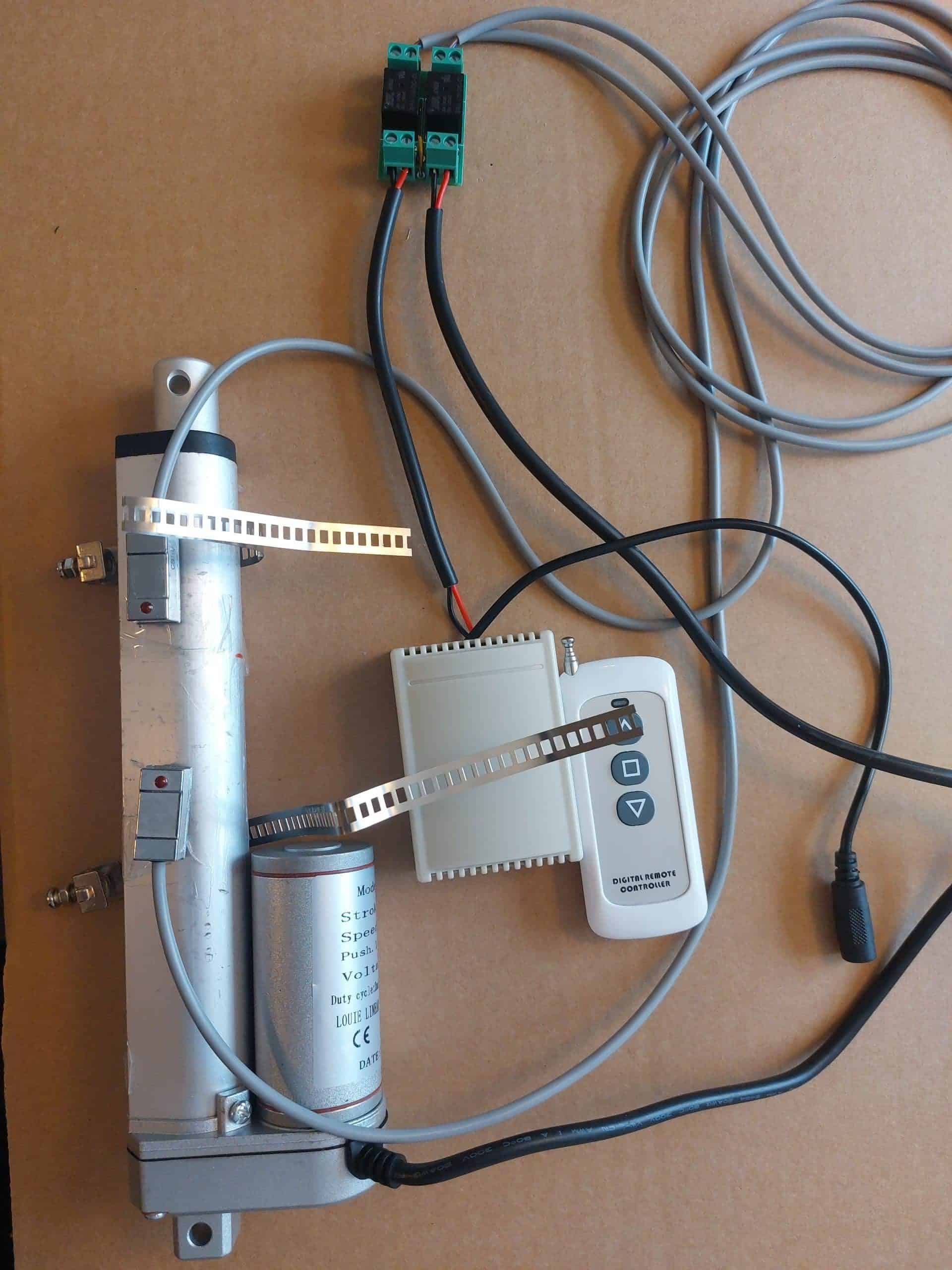 Lineaarimoottori 12V 100mm 1300N Työntöpituuden säätö