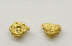 Kultahippu korvakoru napit 8mm  Lemmenjokikoru Alhonen