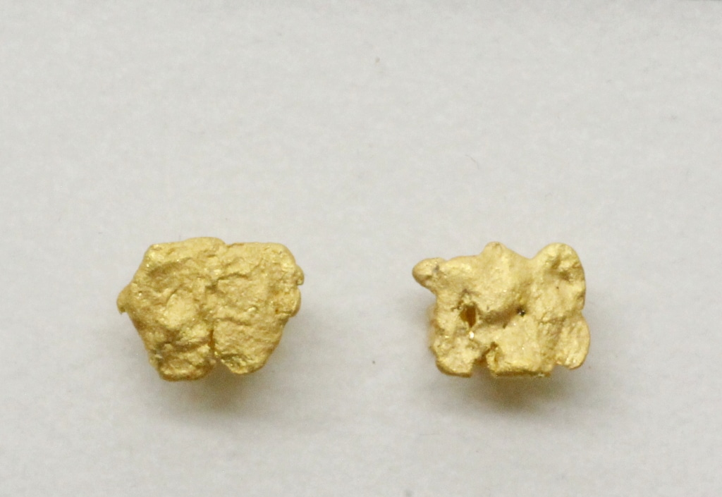 Kultahippu korvakoru napit 6x7mm Lemmenjokikoru Alhonen