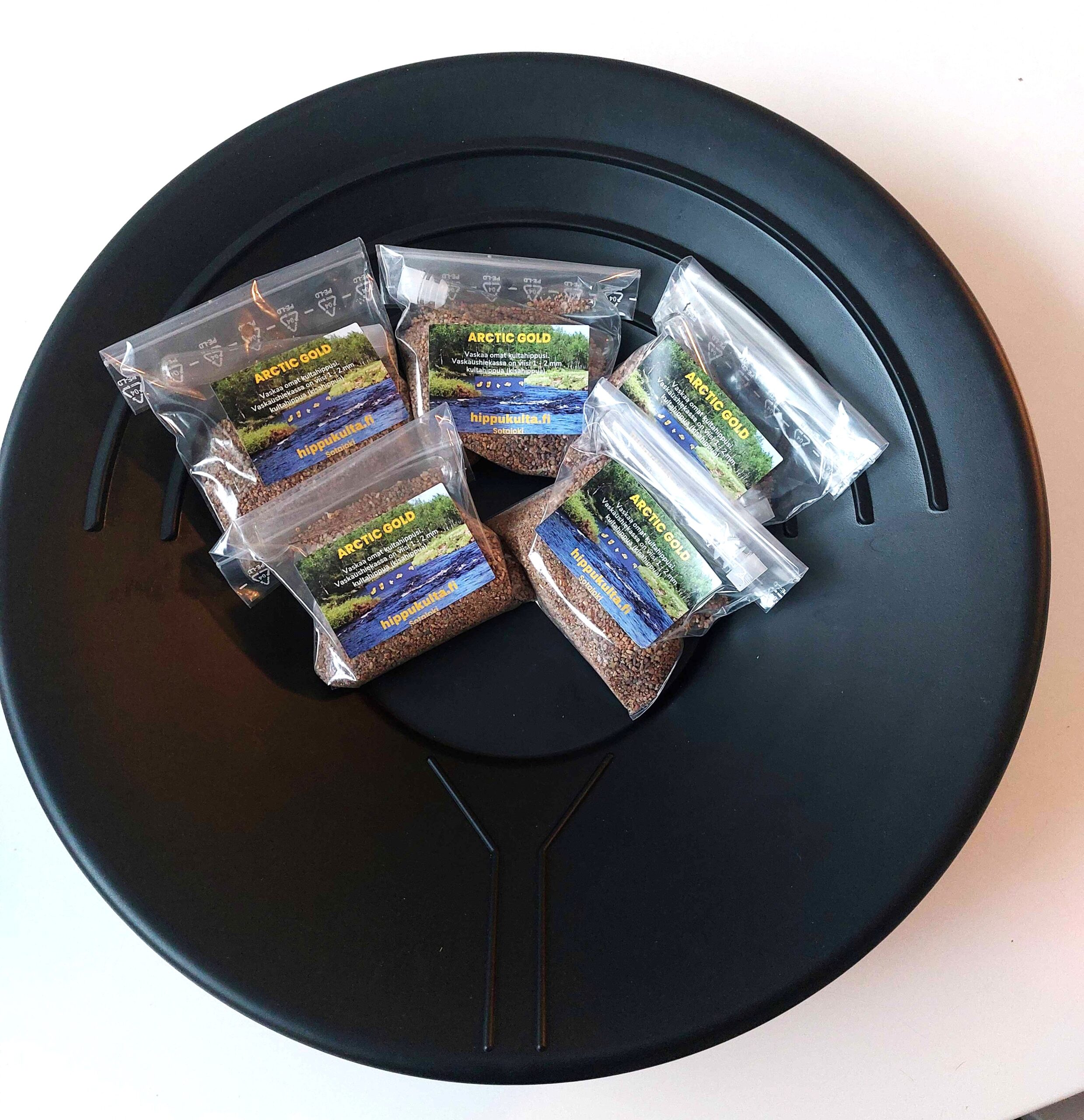 Vaskooli ja viisi vaskaushiekkapussia